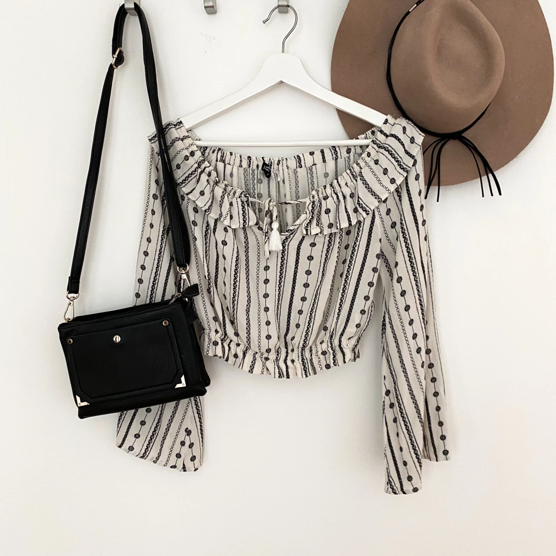 Festival shoulder off top black/white - 90