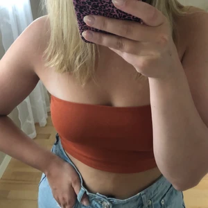Tubtopp  - Säljer en tubtopp från Gina som inte kommer till användning. Storlek S. Frakt 48kr 🤎🤍