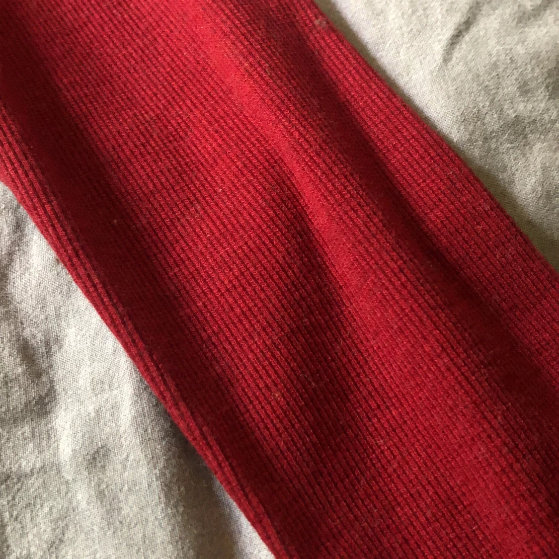 Röd croppad långärmad tröja. - 91