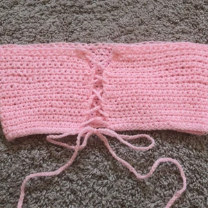 Virkad topp - Gjort själv, aldrig använd (bara testad), knytning i ryggen, frakt tillkommer 24kr