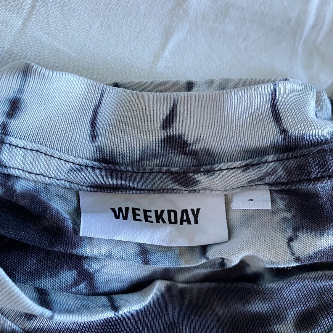 Batik T-shirt från Weekday  - 91