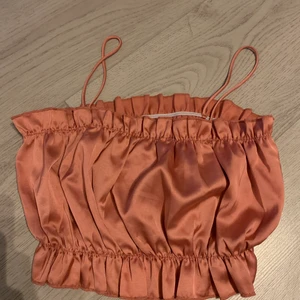 Söt sommartopp  - En jättefin helt oanvänd topp. En jätte fin rosa färg!!  