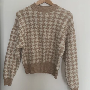 Stickad tjocktröja  - En stil ren stickad tjocktröja 👼🏼