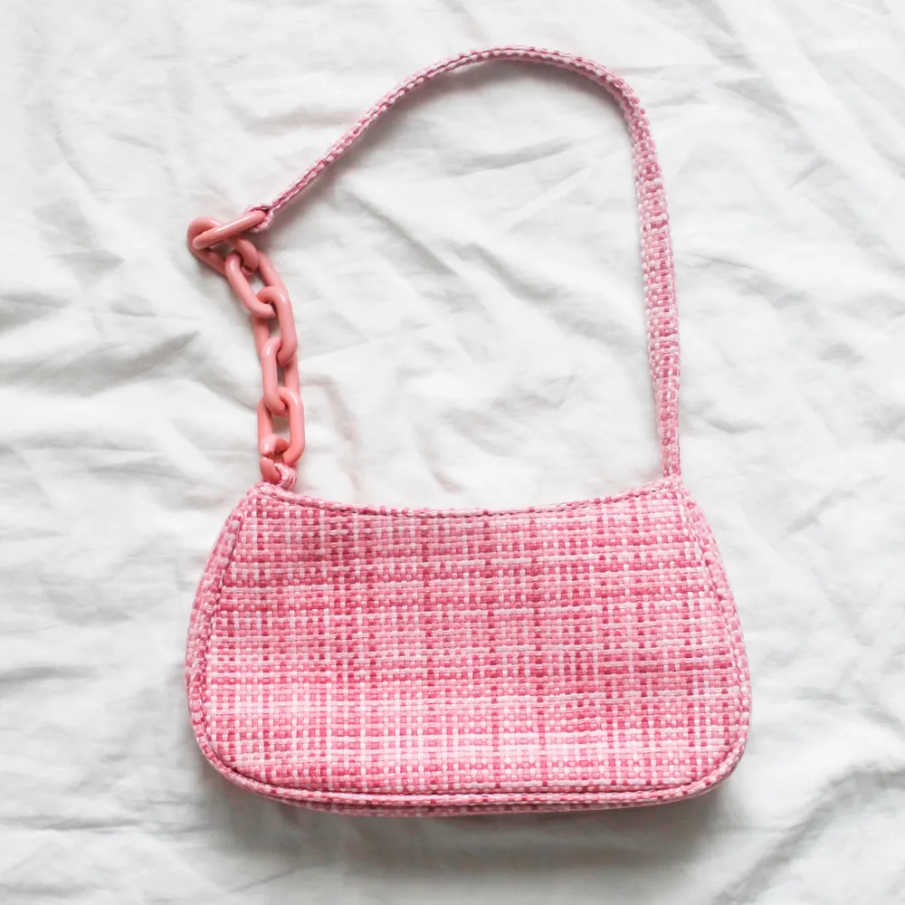 Rosa, rutig tweed axelväska💗 Helt ny! Kika in mina andra annonser, 3 för 2 på alla väskor. Väskan kostar 99kr, inklusive frakt! . Laukut & Käsilaukut.