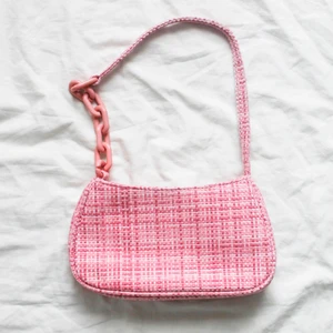 Axelväska  - Rosa, rutig tweed axelväska💗 Helt ny! Kika in mina andra annonser, 3 för 2 på alla väskor. Väskan kostar 99kr, inklusive frakt! 