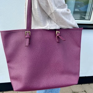 Lila väska - Lila väska från Accent💜