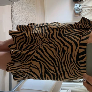 kjol - säljer denna fina sommar kjolen! i storlek 36! 🦋