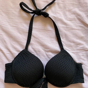 Bikini topp - Push up, strl. 75B. Använd men fint skick 