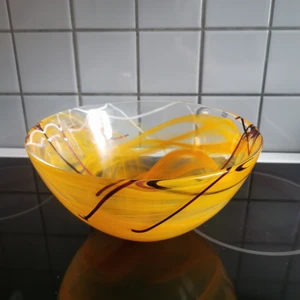 Glasskål Kosta Boda  - Glasskål i märket Kosta Boda i väldigt fint skick. Väger 2 kg, höjd är 12,5 cm bredd 23 cm. Nypris 600⭐