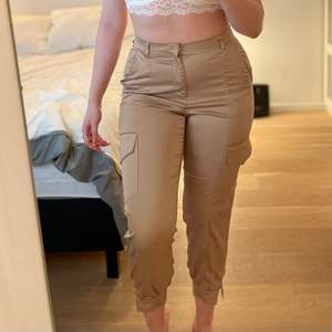 Cargo pants from Zara, super comfy with cute detailing around ankles. Makes curves look stunning. 