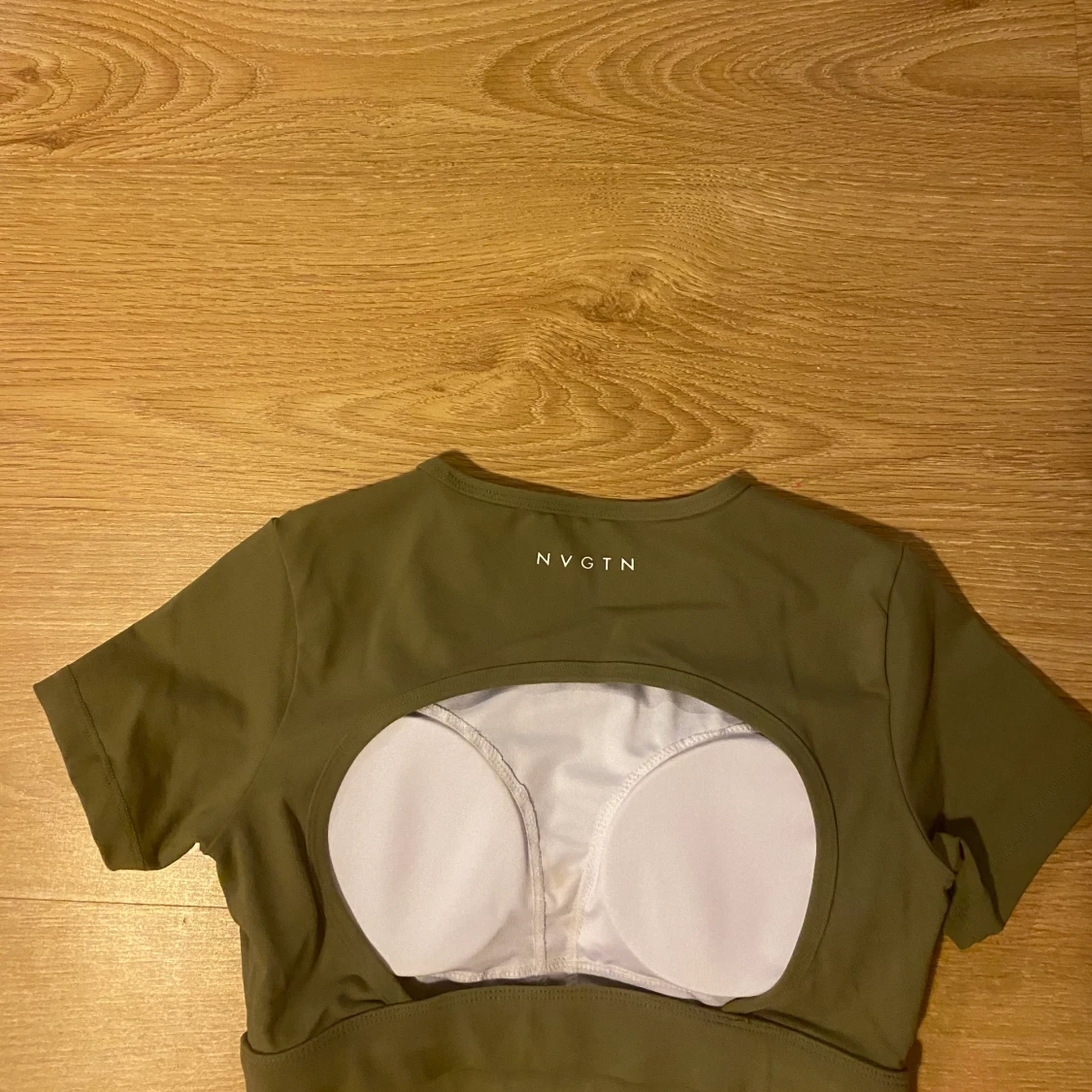 SLUTSÅLD NVGTN OPEN BACK TEE - 91