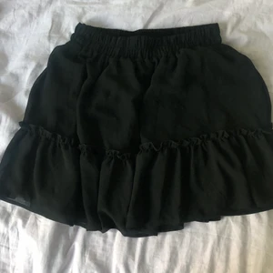 Svart kjol  - Uppe fin svart kjol 