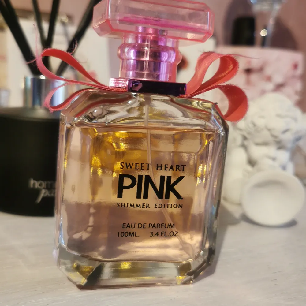 PINK parfym, endast testad var inget för mig. Övrigt.