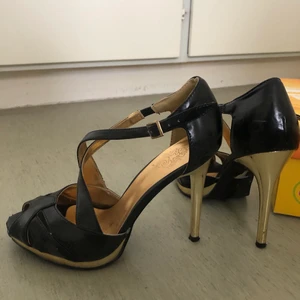 Klackar - Använda. 36. Finns i Norsborg, Stockholm 