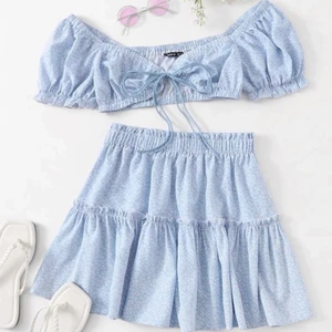 Tvådelat set - Jag köpte det här jättegulliga settet men när jag testade kände jag bara att det inte riktigt är min stil. Jag köpte den för 159 kr och den finns att köpa på shein för 159kr men jag säljer den för 130kr! Den är helt oanvänd endast testad. 