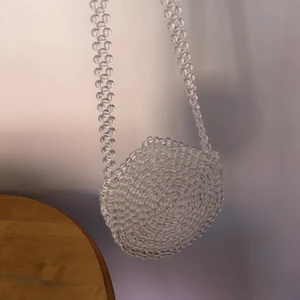 Pärlväska, Other stories  - Gullig pärlväska från Other Stories. Transparenta pärlor. Knappt använd. 