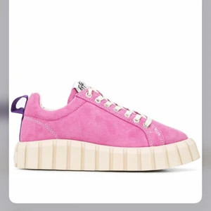 Eytys - Säljer mina älskade skor från eytys eftersom dom är för stora😥Strl 35 men passar en 36 bättre! Använda Max 6 gånger så bra skick! Hör av er privat om ni vill ha fler bilder😁 Skickar med dustbag, säljs för 800kr ink frakt:) vid mycket intresse sker budgivning 