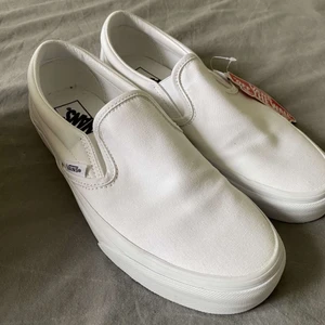 Vans, skor  - Helt nya vans skor, de vill säga oanvända. Storlek 40, säljes pga fel storlek. Köparen står för frakt! 