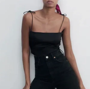 Topp satin Zara - Aldrig använd, prislapp finns kvar💕