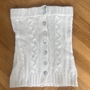 Topp/ kjol  - Man kan ha den som topp eller som kjol beror på vad man föredrar, budgivning ifall fler är intresserade annars först till kvarn bud är bindande så buda inte om ni inte har pengar ❤️