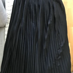 Indiaka svart kjol - Svart kjol, aldrig använt.