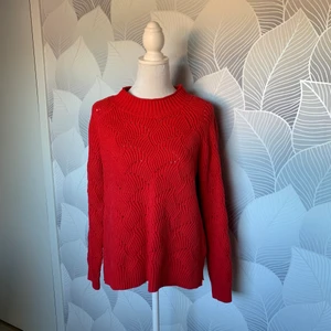 Tröja från Cubus - tröjan är väldigt tjock och bra kvalitet, använt flera gånger men den är i bra skick med inga defekter, säljer pga jag använder det inte längre - skriv privat om du vill ha mer bilder eller om du har en fråga :)