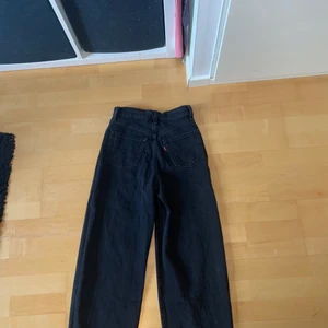 Levis jeans  - Säljer ett par Levis baggy jeans då jag tycker dom är för korta för mig (jag är ca 165cm) nyskick, inte mycket använda 