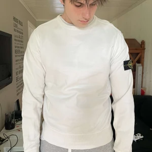 Stone Island tröja - Stone Island tröja, storlek M  nyspris: 2000kr