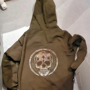 Unisex tröja  - I mycket bra skick och passar xxxs_ s .finns fler bilder och köpare står på frakt 