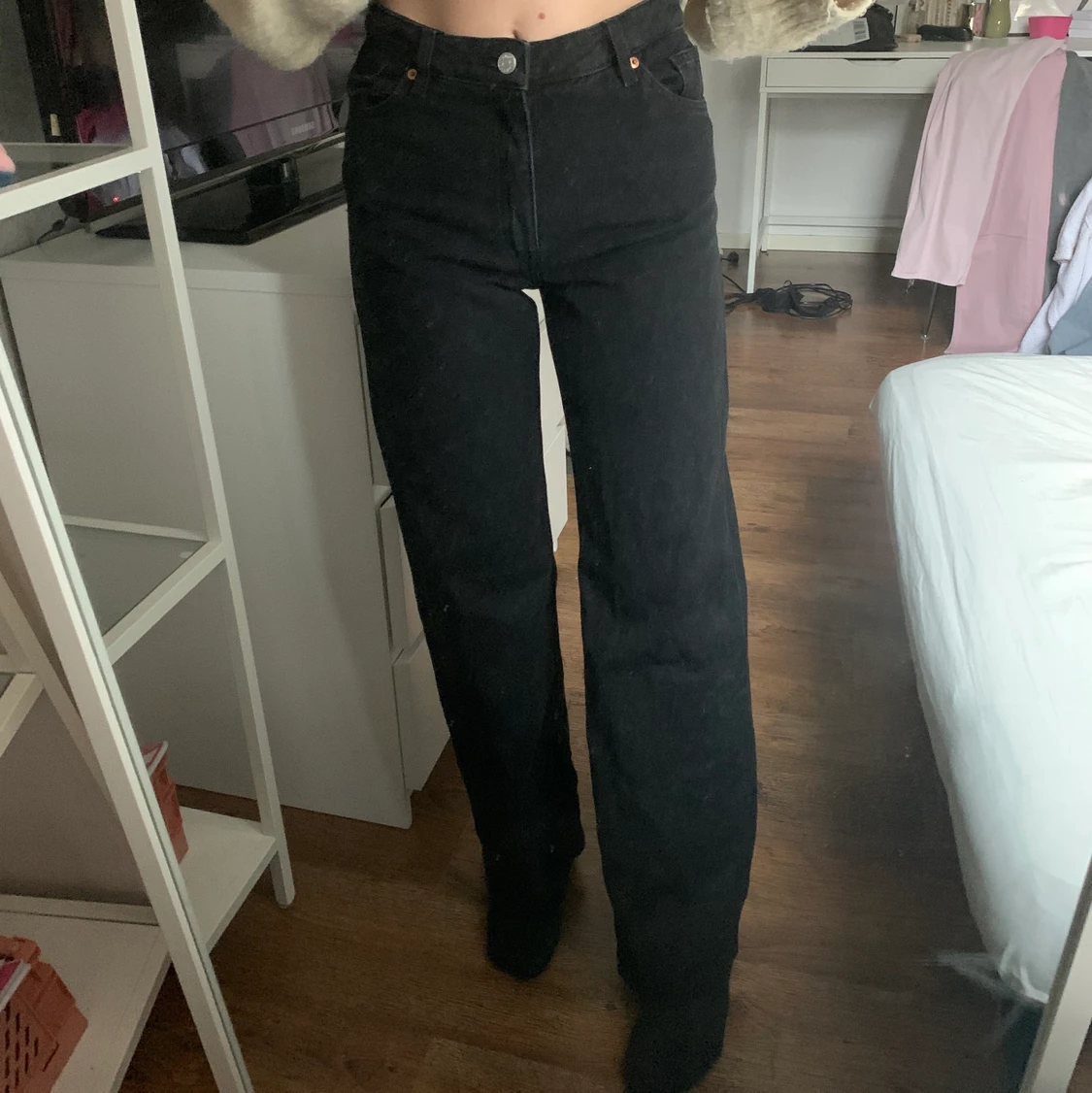Svarta wide jeans från Monki