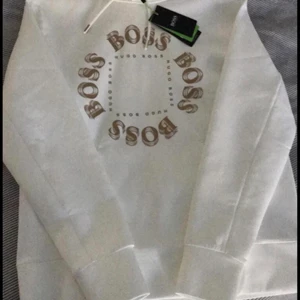 Hugo Boss Kofta - Säljer en helt ny Hugo Boss kofta som jag fick i present men äger en identisk redan så det fick bli att sälja den