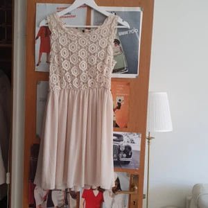 Fin sommarklänning ifrån Sparkle & Fade - Fin sommarklänning ifrån Sparkle & Fade i Storlek S (normal I storlek)