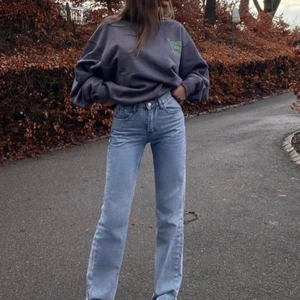 Venderbys jeans  - Dom är helt nya och jag säljer dom för jag råkade beställa två par🙃 dom sitter som smäcken och är dö sköna 
