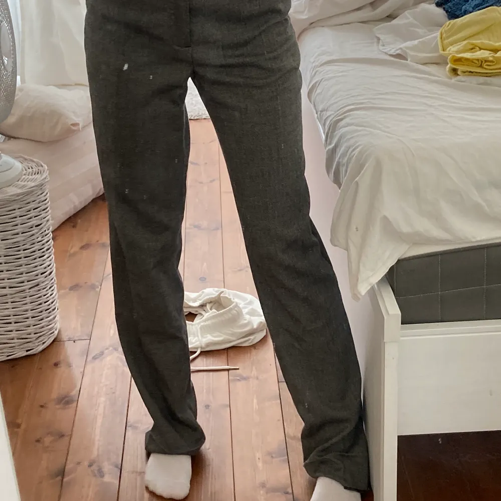 super snygga raka vintage kostymbyxor! långa på mig som är 165 och har en innerbenslängd på 75cm💞 insydda i midjan så de passar en XS.. Jeans & Byxor.