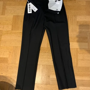 Hope kostymbyxor - Helt nya Hope shot trousers med lappen kvar. Storlek 48 herr/ 40 dam 💞💗💝 köparen står för frakten 