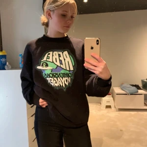 Sweatshirt - Lånad bild av Filippa, men exakt samma sweatshirt och den är aldrig använd🌸💓