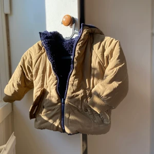 Zara och mclinely - min son bar det bara en gång.  tar riktigt bra av dessa två sedan.Få totalt för 500 och jacka för 380.  du kan få båda i 299