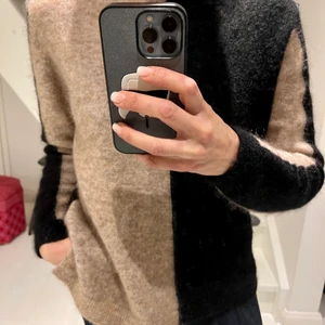 Just Female - Så fin tröja från härliga Just Female! Dyr i inköp (1800:-), använd ett fåtal gånger- som ny! Stlk XS! 