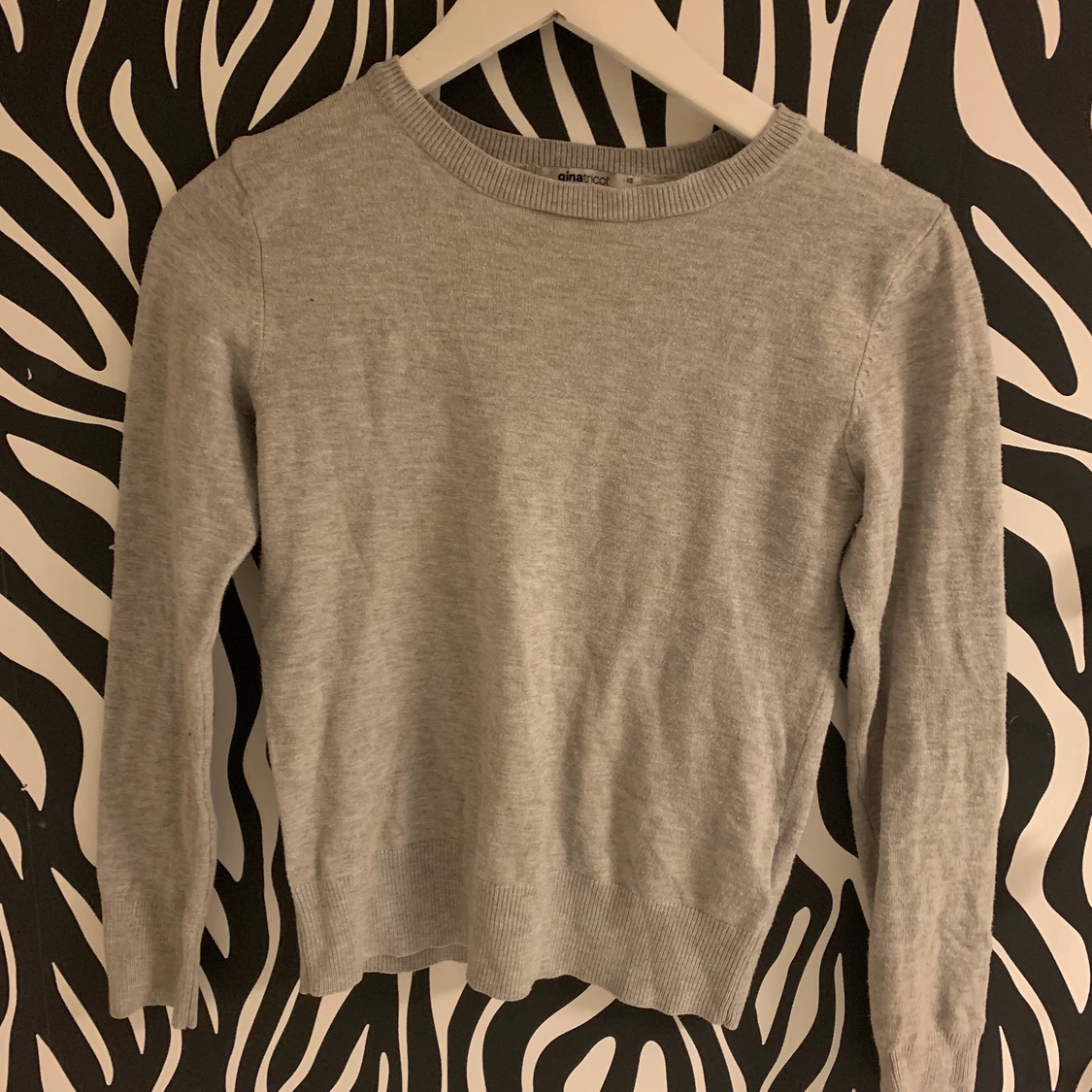 Grå tröja gina tricot