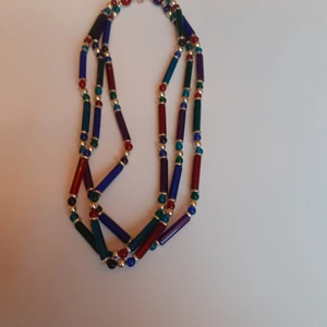 HALSBAND  - Fint halsband i helt & fint skick. Djur & rökfritt hem 