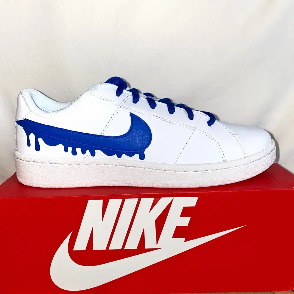 Custom Nike M Court Royale 2 i strl 40 (oanvända) 🔹700 kr🔹. Skor.