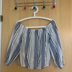 Topp från Bik Bok - Säljer min helt oanvända topp från BikBok, köpt förra året. 