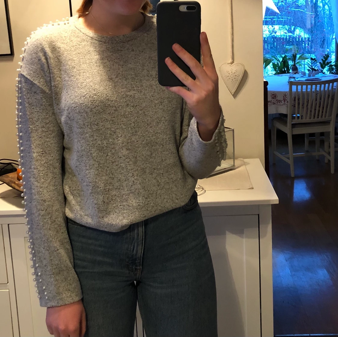 Grå långärmad tröja