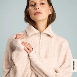 Stickad kofta - Säljer dessa ASSNYGGA OCH TRENDIGA cardigan med dragkedja från Lindex! SLUTSÅLD i stl S och de kommer inte komma in i lager igen💔💔 Ord pris är 499kr och säljer denna för endast 299!!!❤️❤️❤️ Tvivla inte på att höra av dig om några frågor eller om du är intresserad på att köpa plagget!💓💓💗💗💕💕