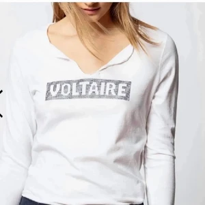 Super fin Zadig Voltaire tröja  - Väldigt sparsamt använd Zadig tröja med fin text i strass. 