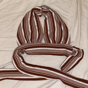 Brun topp - Gestik brun randig topp, aldrig andvänd.