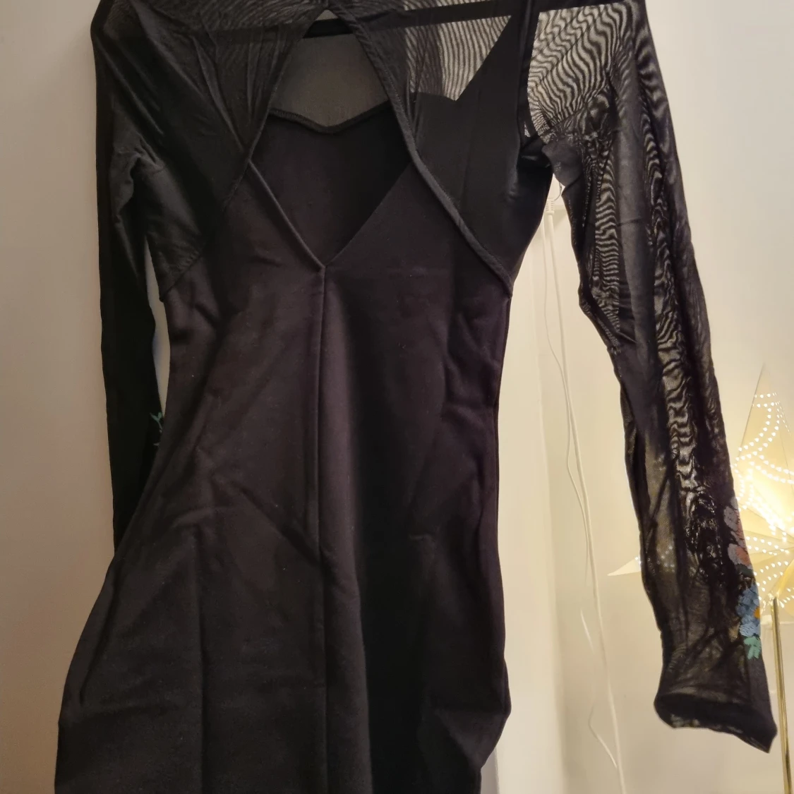 Divided tight klänning. - 91