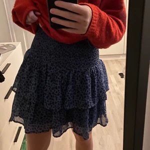 Volangkjol - Superfin volangkjol, barnstorlek men passar mig som har xs/s . Slutsåld!