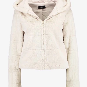 Only beige pälsjacka i fint skick - Har blivit använd några fåtal gånger 