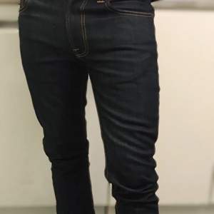 Helt nya jeans ej använda ej tvättade, felköp Märke: Nudie  Storlek 29-32 Modell: thin finn  Ordinarie pris: 1200 kr